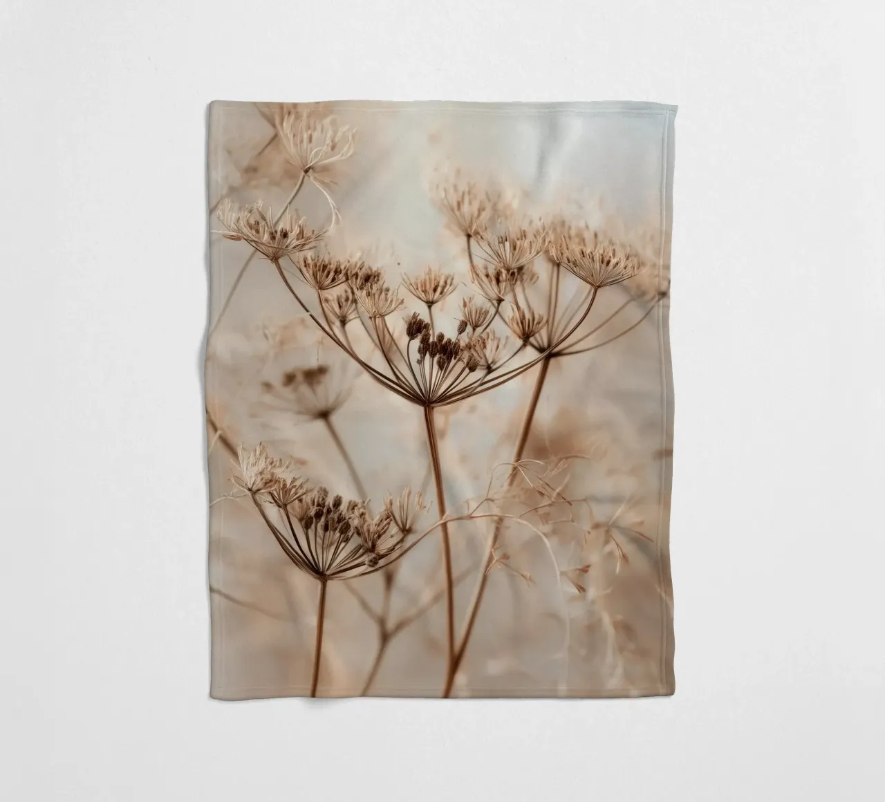 Minimalist Botanical Print – Dried Wild Fennel Stems coperta in pile da Vela Luna