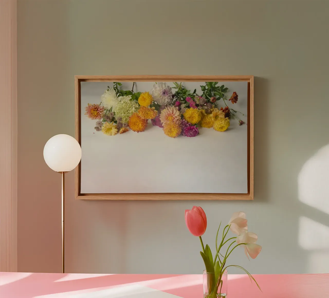 Zachte bloemblaadjes en zachte tinten canvas met Baklijst van PhotoVibe Decor