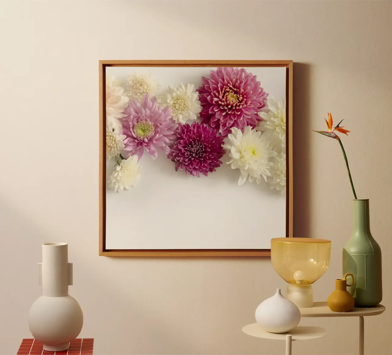Zachte bloemblaadjes en zachte tinten canvas met Baklijst van PhotoVibe Decor
