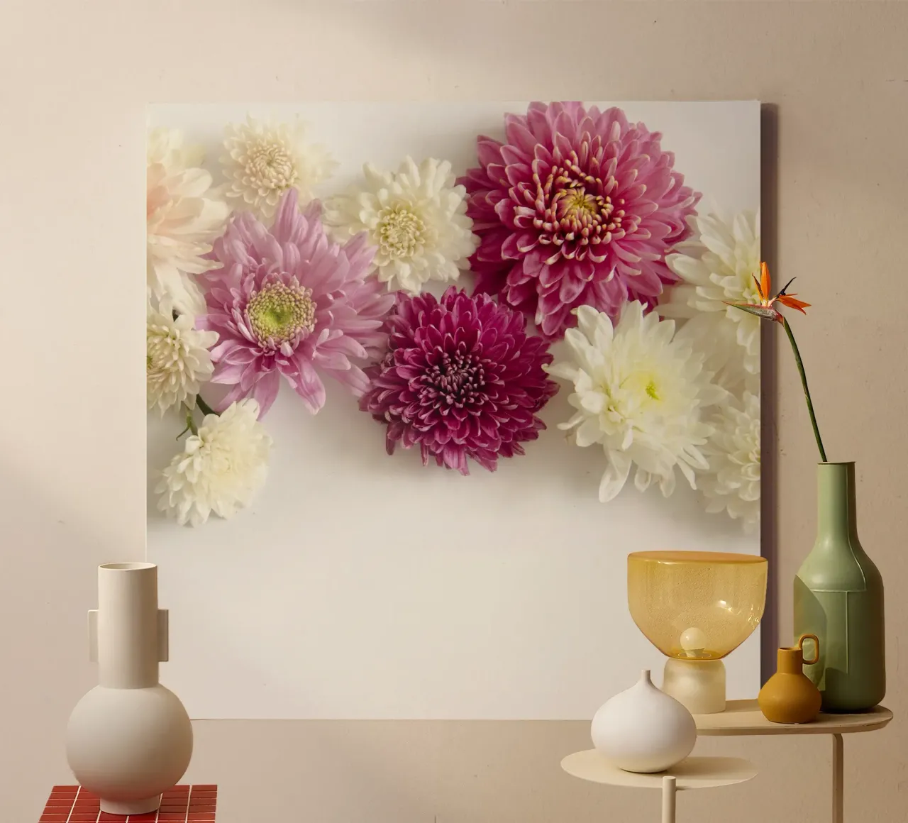 Zachte bloemblaadjes en zachte tinten canvas met Baklijst van PhotoVibe Decor