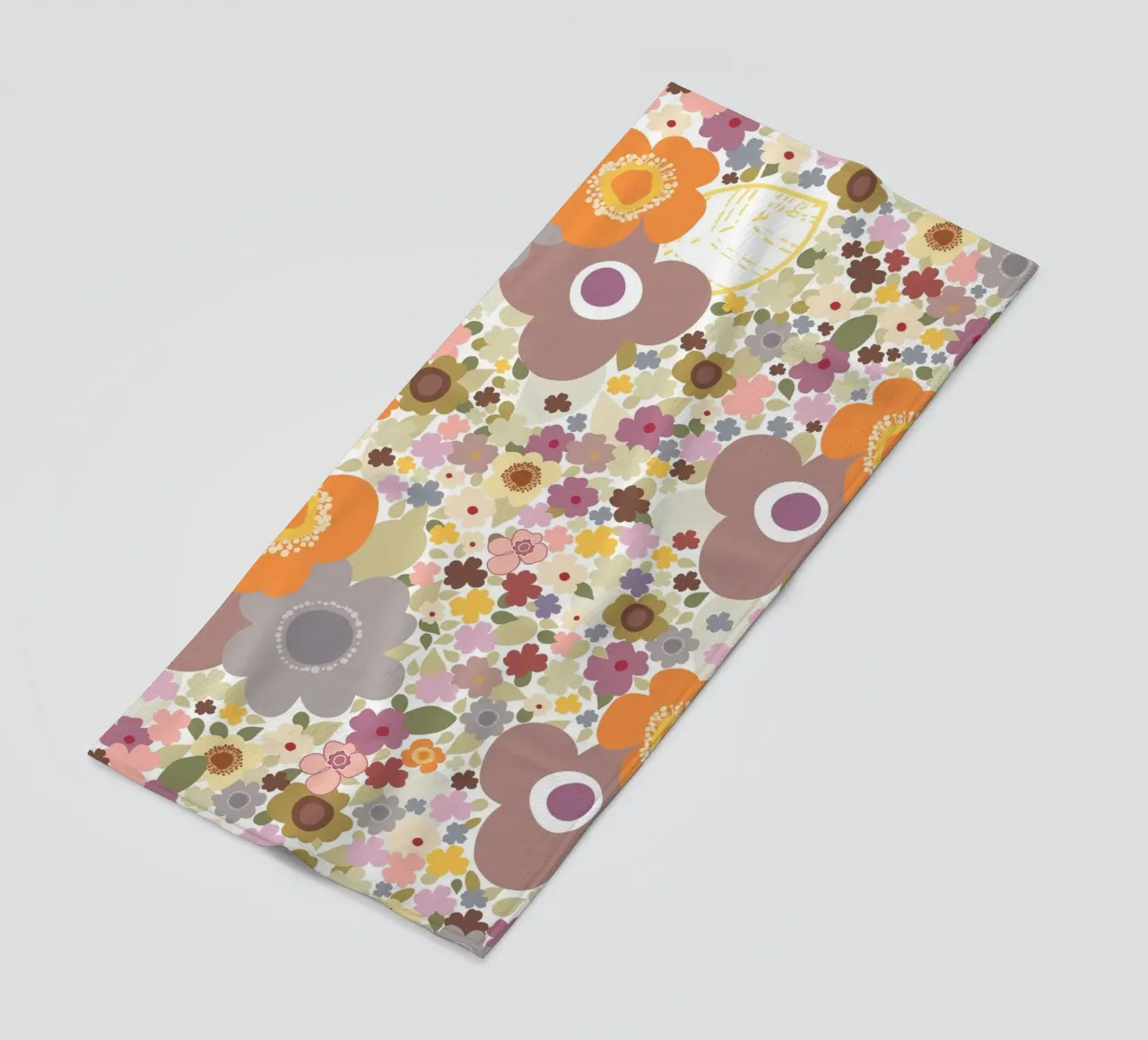 Un simpatico motivo a fiori telo mare da gulsengunel