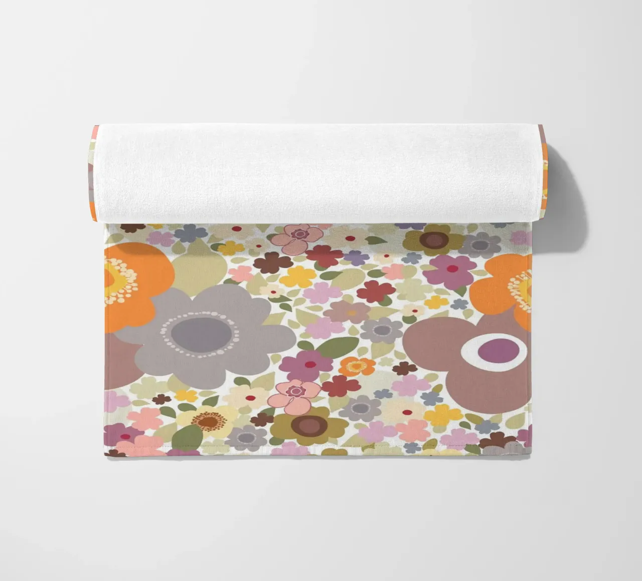 Un simpatico motivo a fiori telo mare da gulsengunel