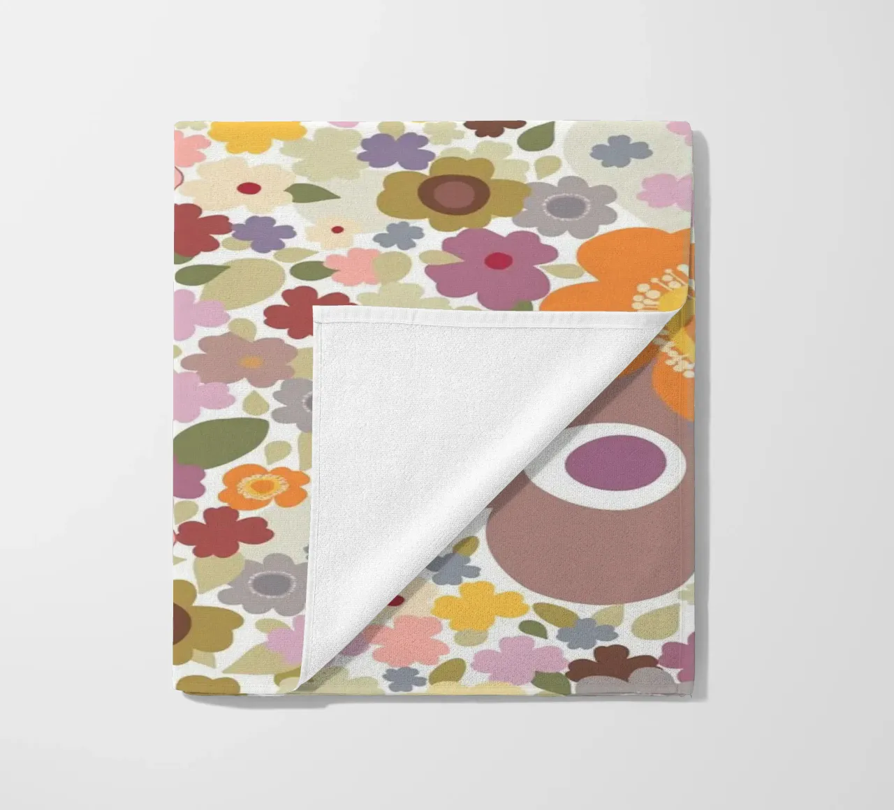 Un simpatico motivo a fiori telo mare da gulsengunel