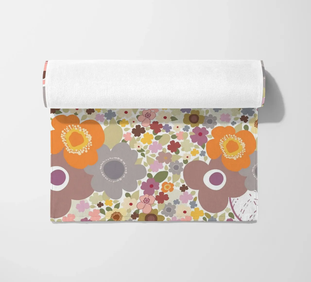 Un simpatico motivo a fiori telo mare da gulsengunel