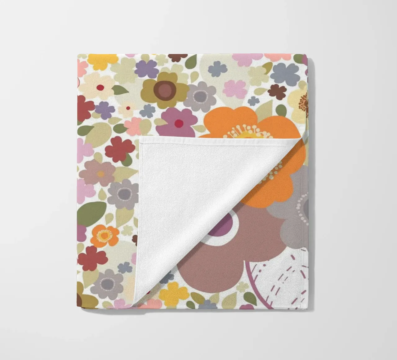 Un simpatico motivo a fiori telo mare da gulsengunel