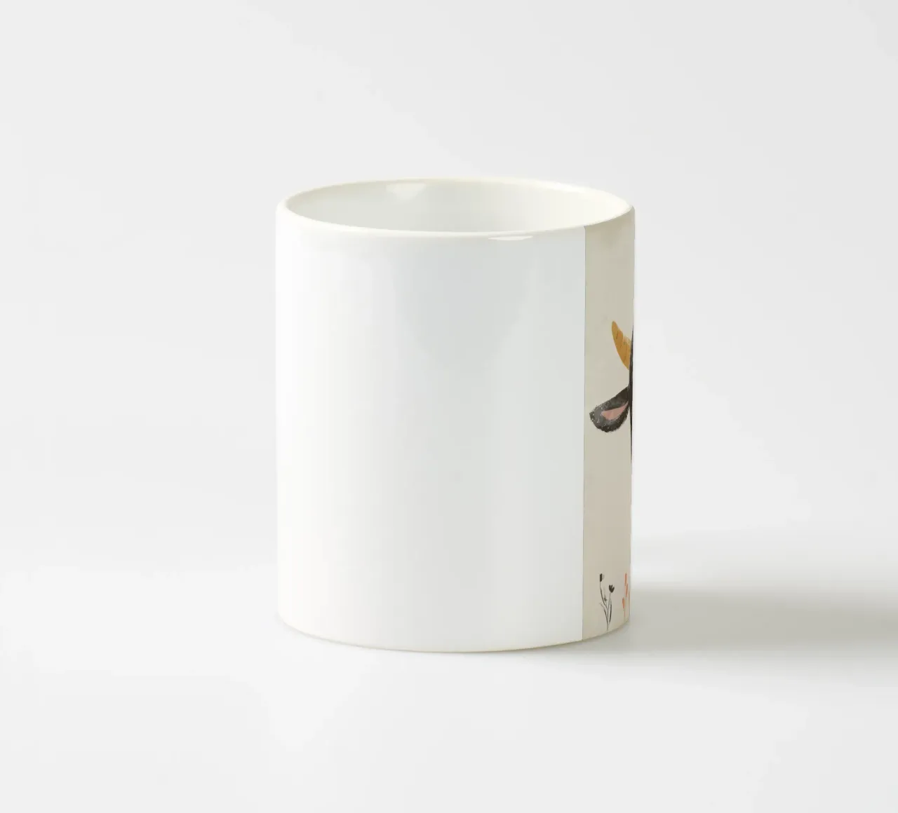 Mucca a cartoni animati con marcature in bianco e nero arte dell'acquerello tazza in ceramica da DesignDoodle