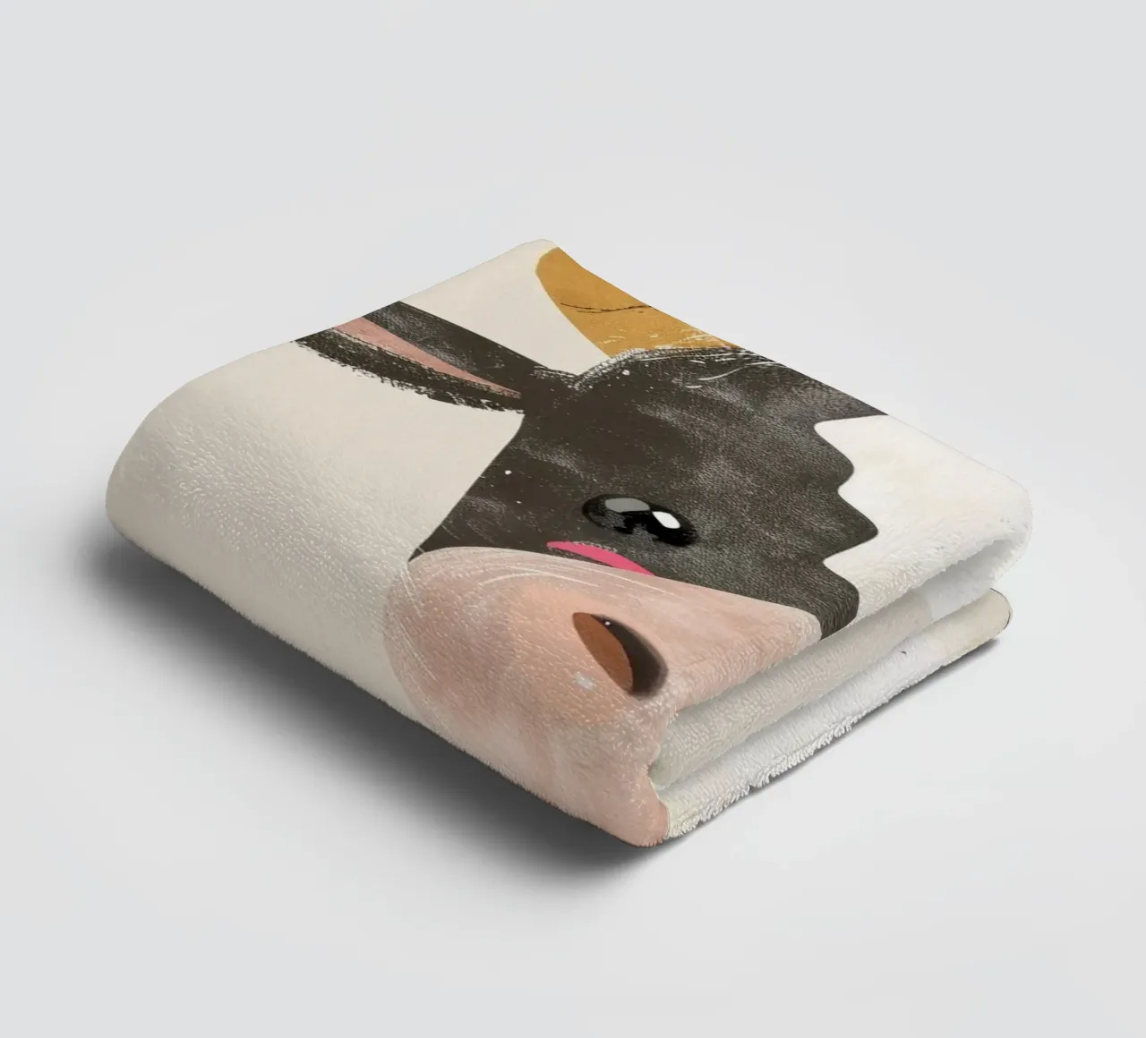 Mucca a cartoni animati con marcature in bianco e nero arte dell'acquerello asciugamano da bagno da DesignDoodle