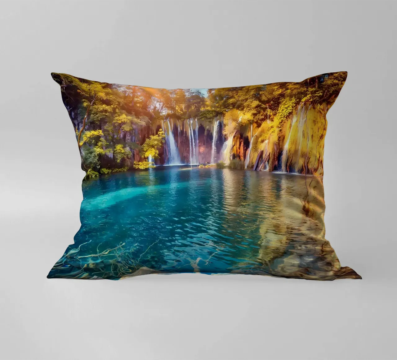 cascata lago foresta cuscino da MountainShop