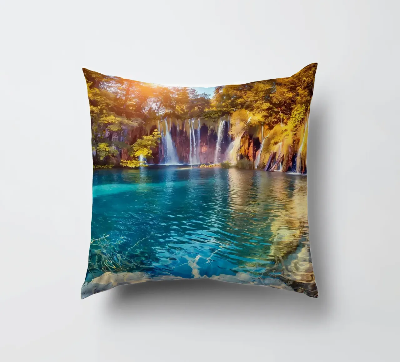 cascata lago foresta cuscino da MountainShop