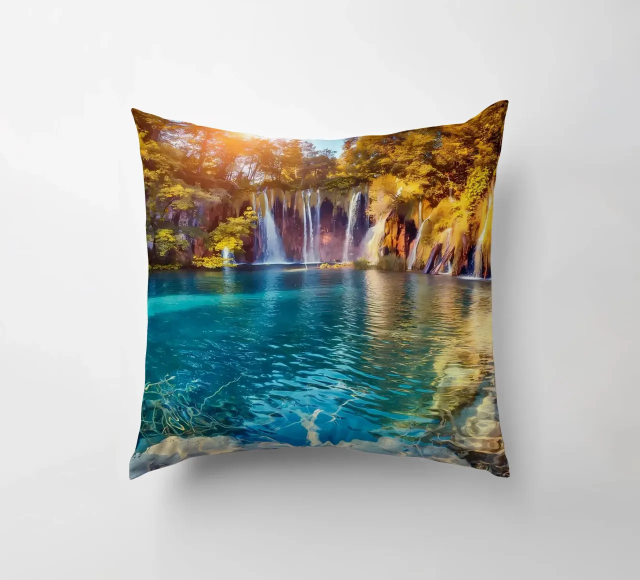 cascata lago foresta cuscino da MountainShop