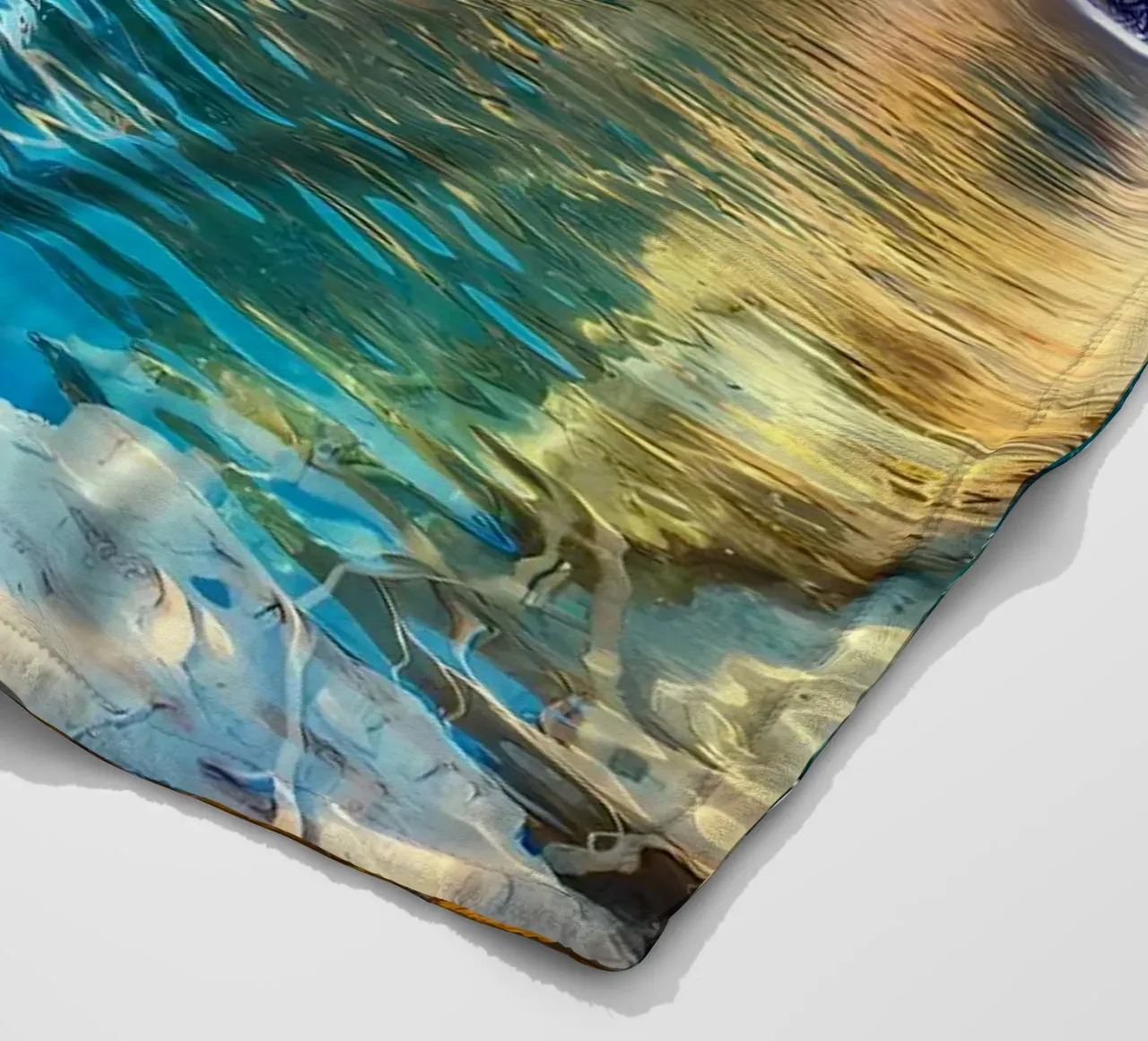 cascata lago foresta coperta in pile da MountainShop