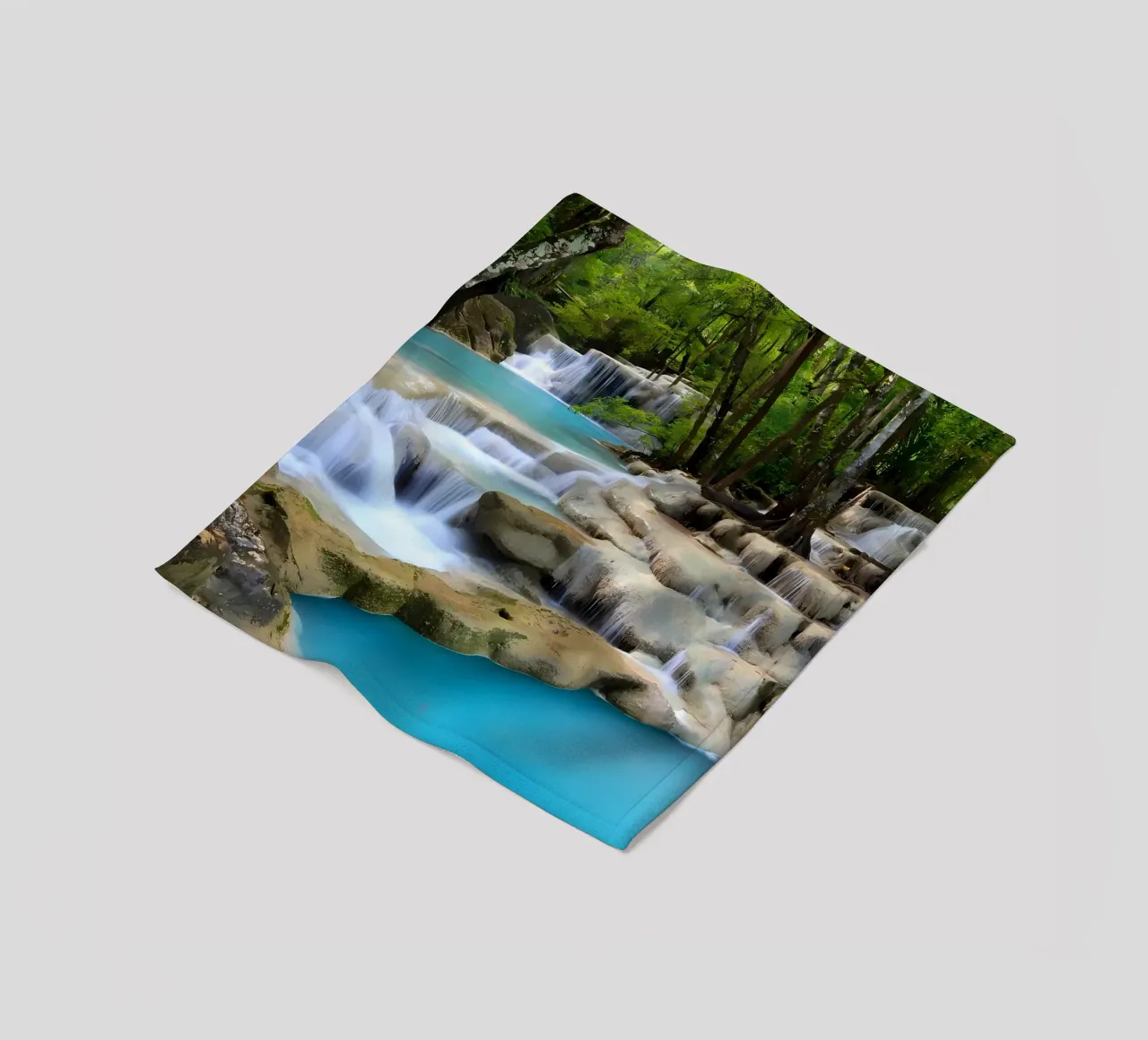 cascata alberi foresta coperta in pile da MountainShop