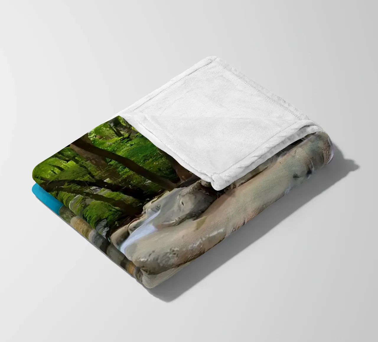 cascata alberi foresta coperta in pile da MountainShop