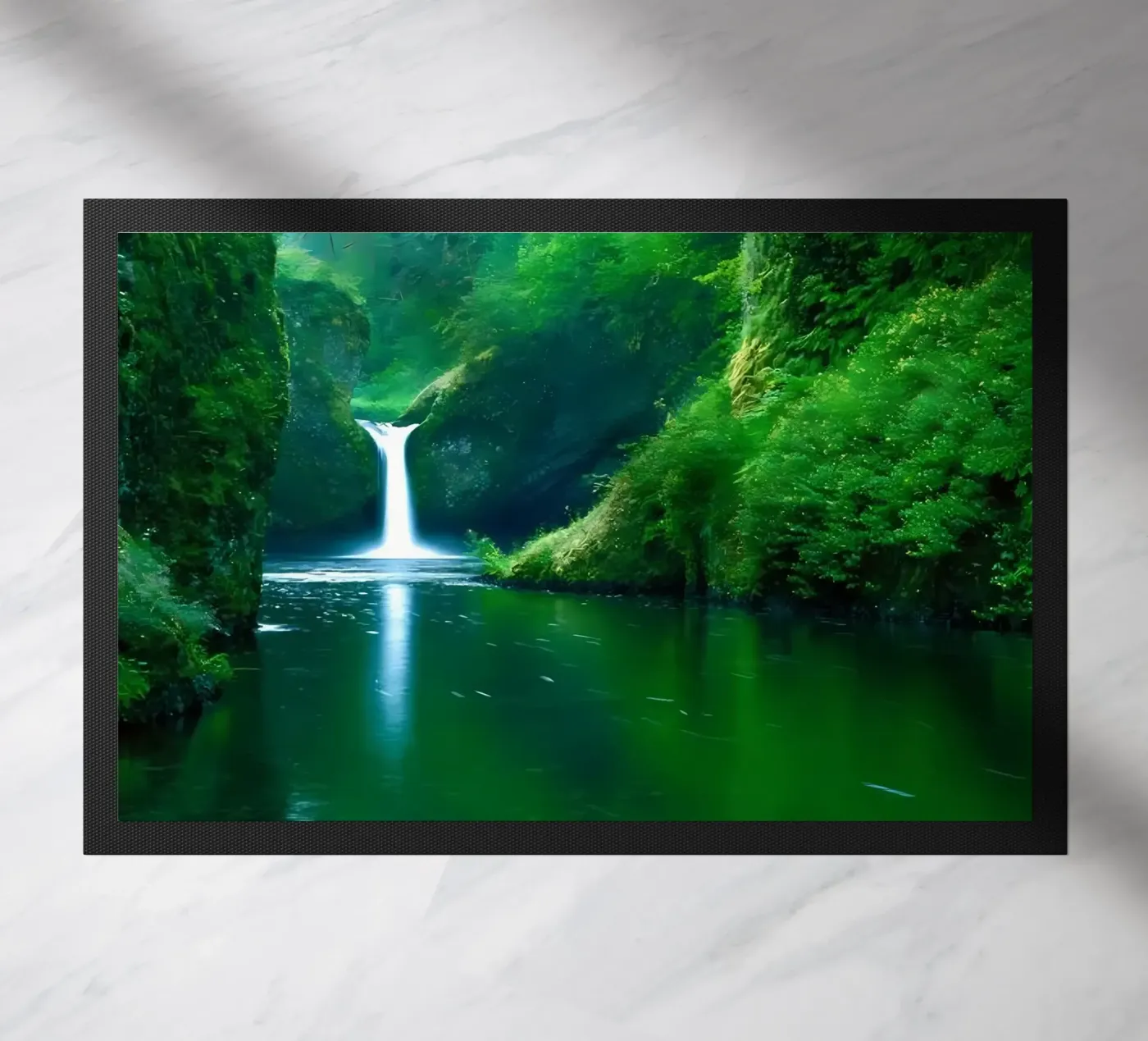 Wasserfall Fluss Reflexion Fußmatte von MountainShop