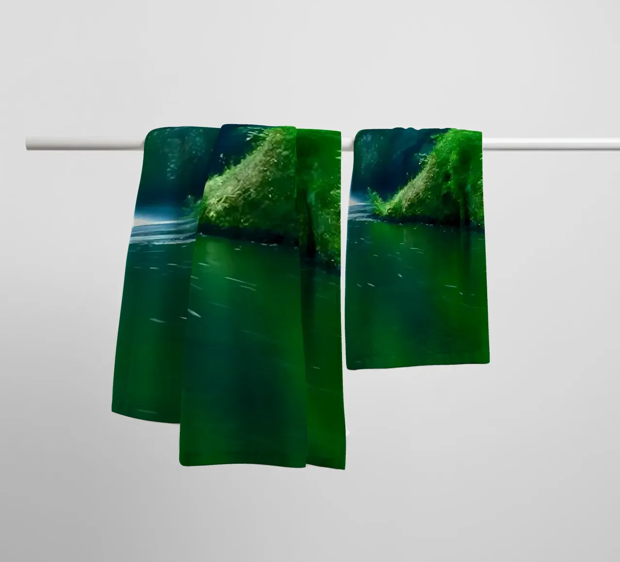 cascata fiume riflessione asciugamano da bagno da MountainShop