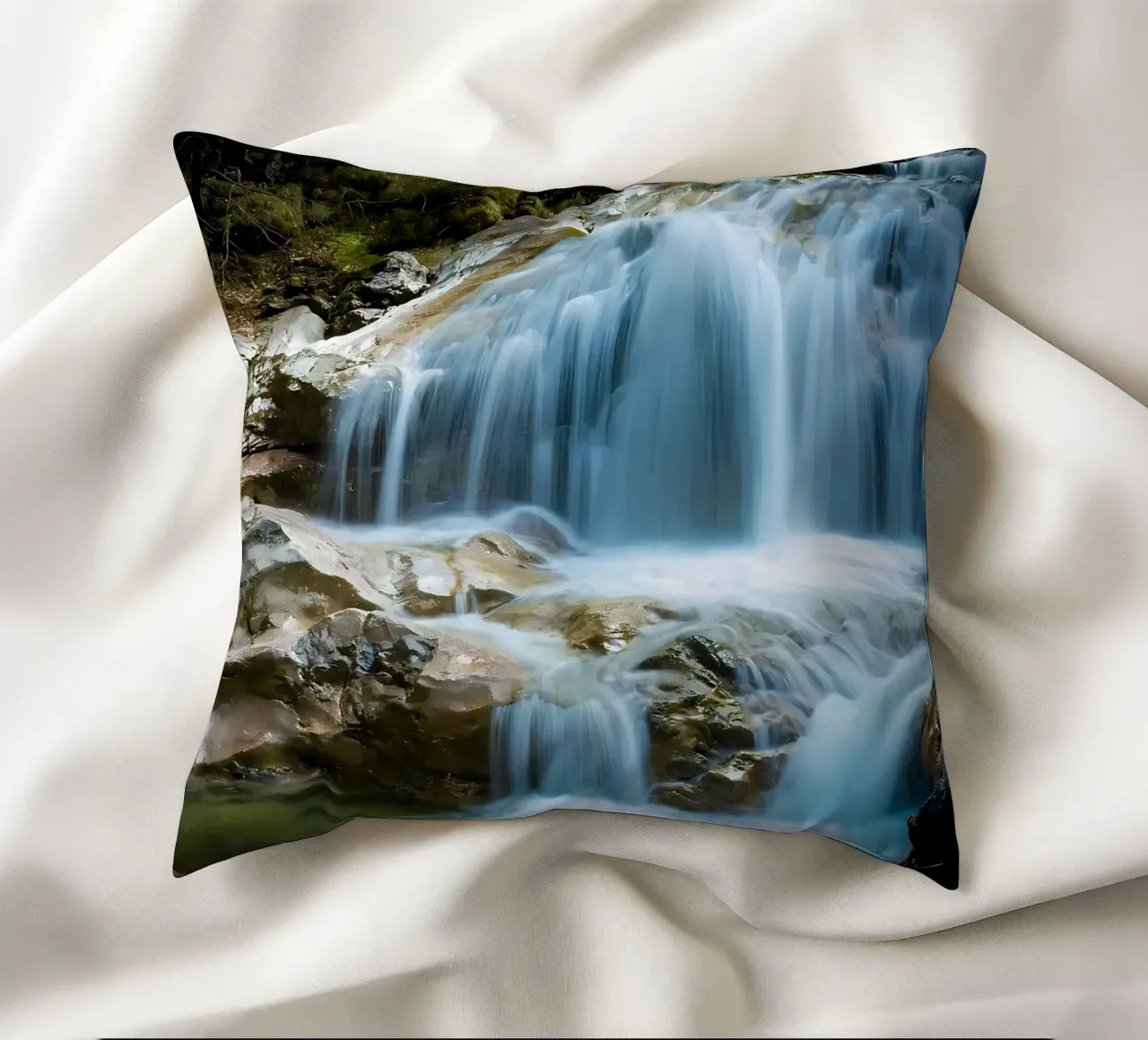 cascata rocce acqua che scorre cuscino da MountainShop