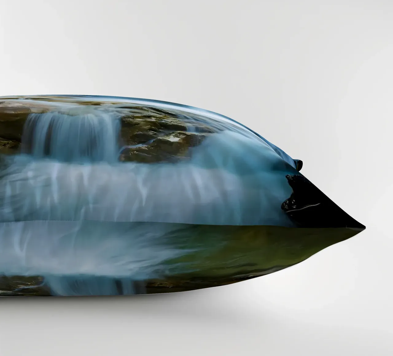 cascata rocce acqua che scorre cuscino da MountainShop