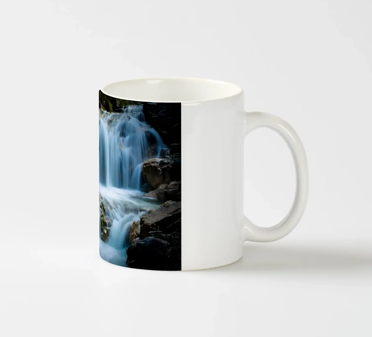 cascata rocce acqua che scorre tazza in ceramica da MountainShop