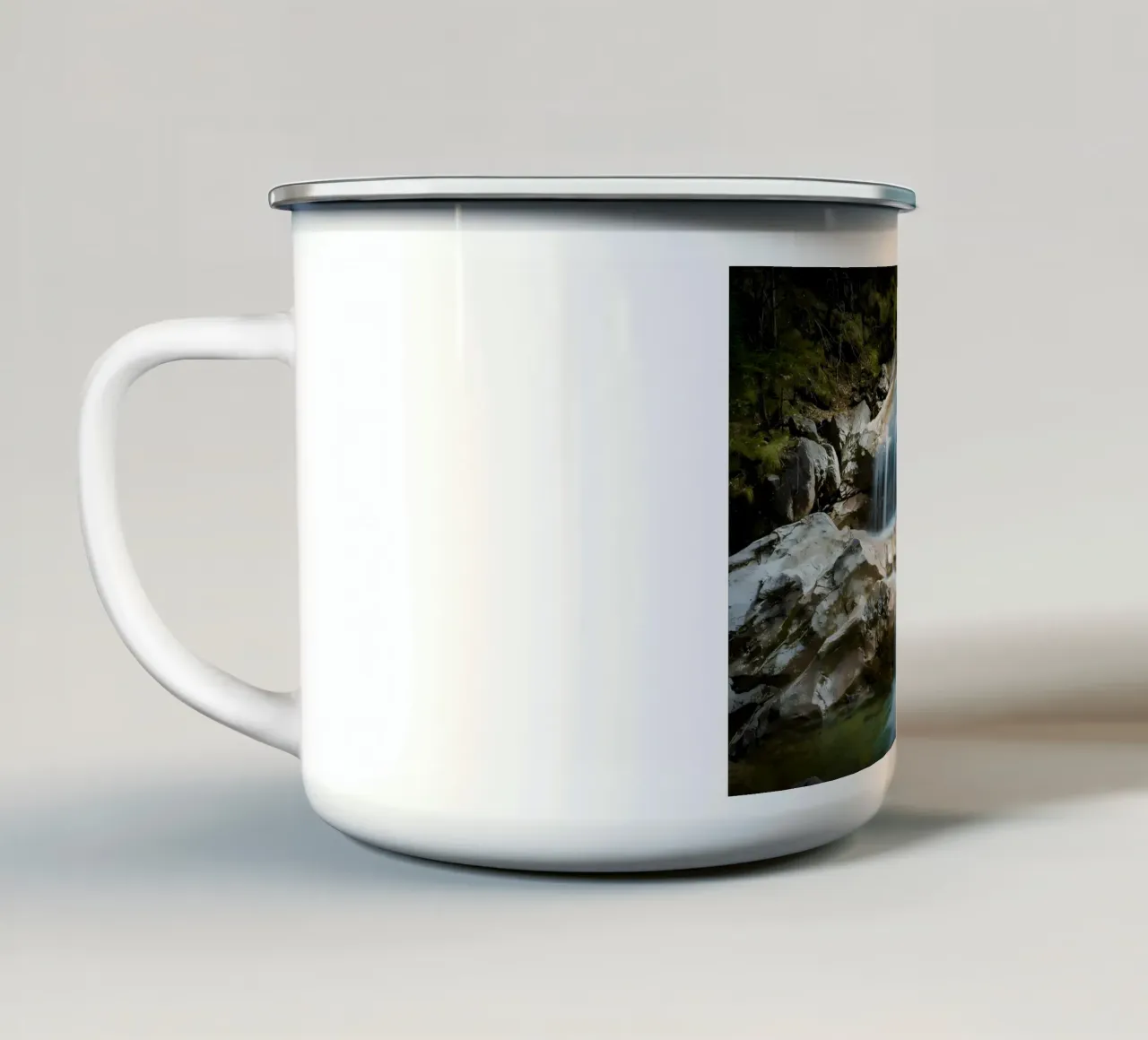 cascata rocce acqua che scorre tazza in smalto da MountainShop
