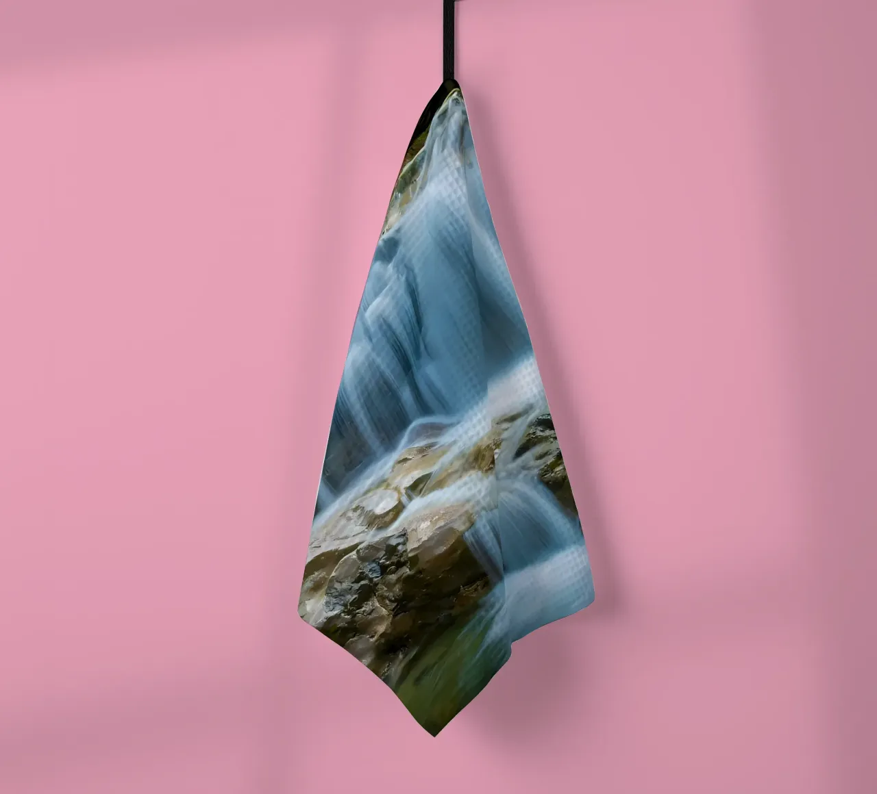 cascata rocce acqua che scorre canovaccio da cucina da MountainShop