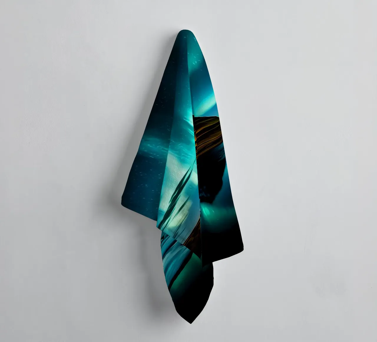 nordlicht aurora-borealis Handtuch von Jennifer R Spyhalski