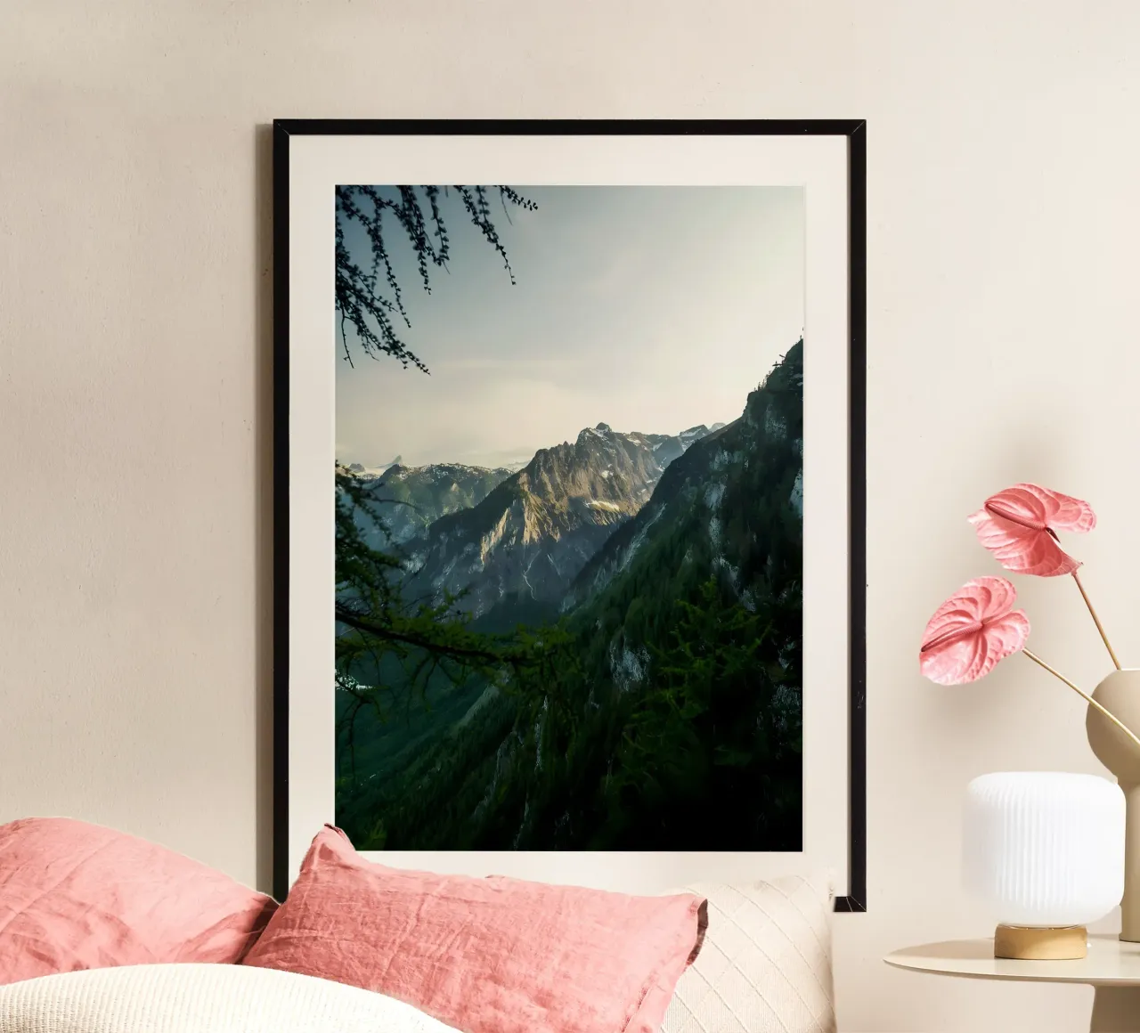 foresta della valle montana poster con telaio in legno da Jennifer R Spyhalski