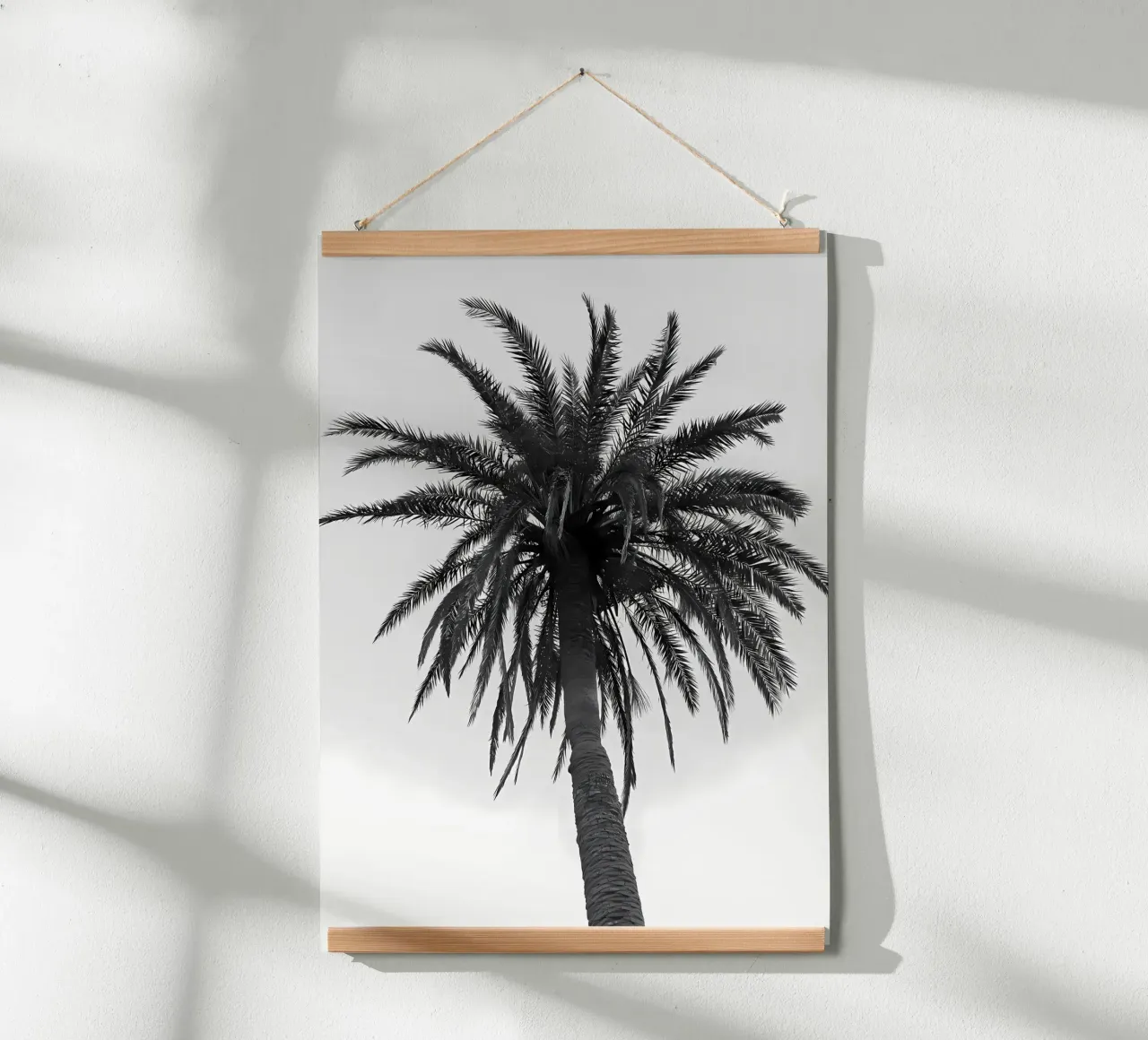 fronde di palma tropicale poster con telaio in alluminio da Jennifer R Spyhalski