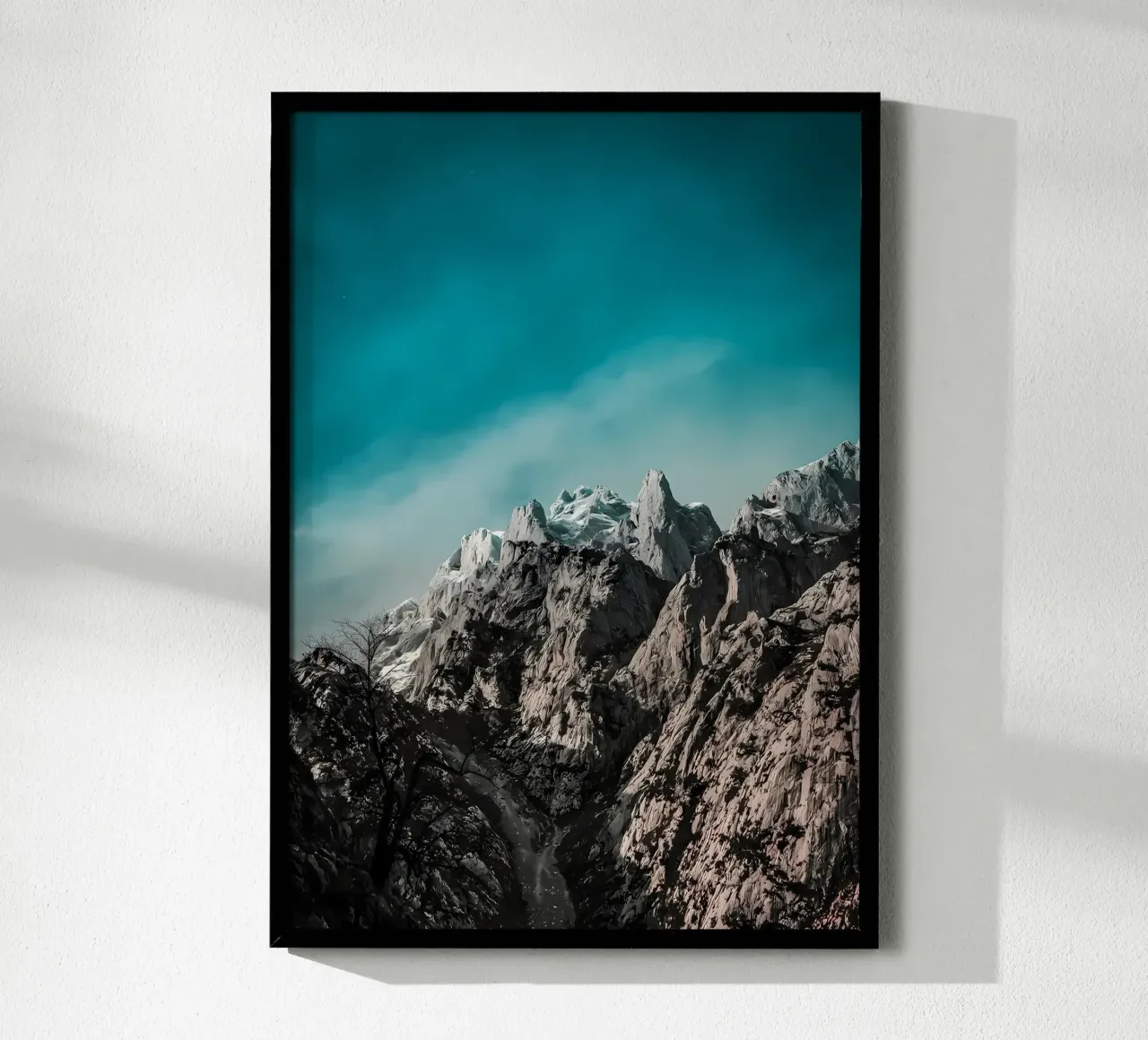 montagne cielo neve cime poster con telaio in alluminio da Jennifer R Spyhalski
