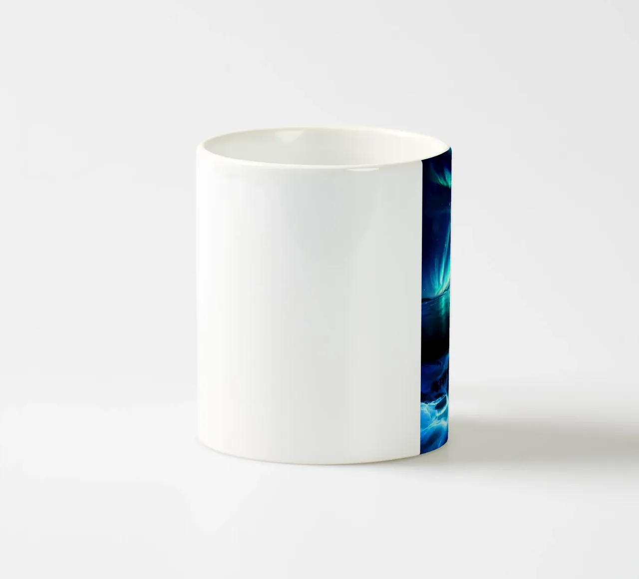 luci del nord aurora-boreale cielo notturno tazza in ceramica da Jennifer R Spyhalski