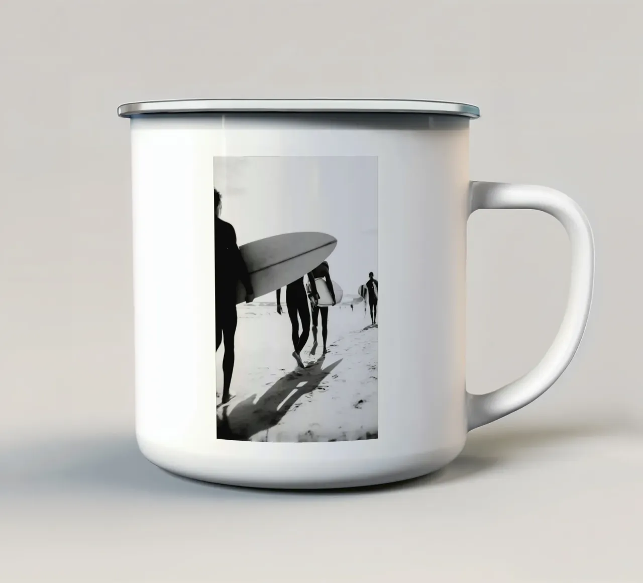 West Coast Vibes – Black and White Surf Poster tazza in smalto da Vela Luna