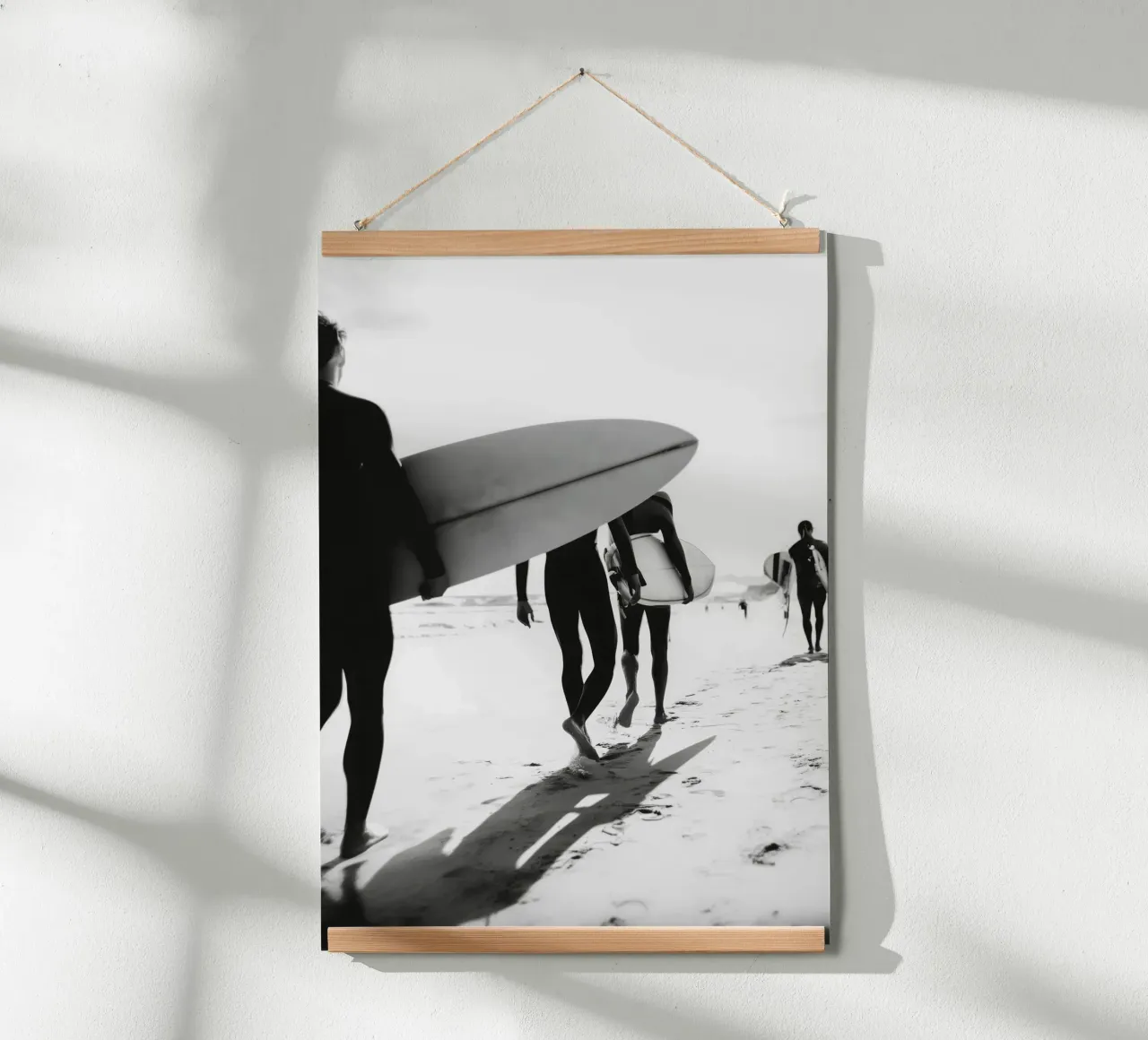 West Coast Vibes – Black and White Surf Poster hahnemühle van Vela Luna