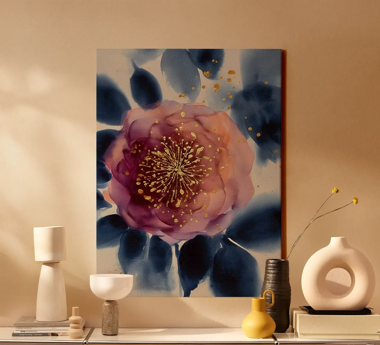 Fiore di mezzanotte con oro tela con Cornice a cassetta da Sophia Calder Studio