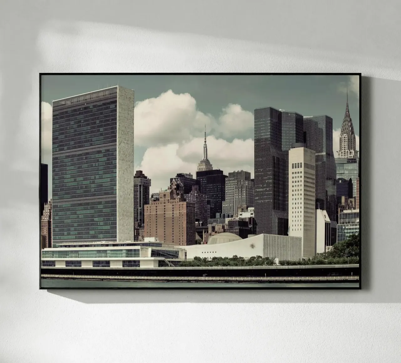 UN Building plexiglass da Michael Belhadi
