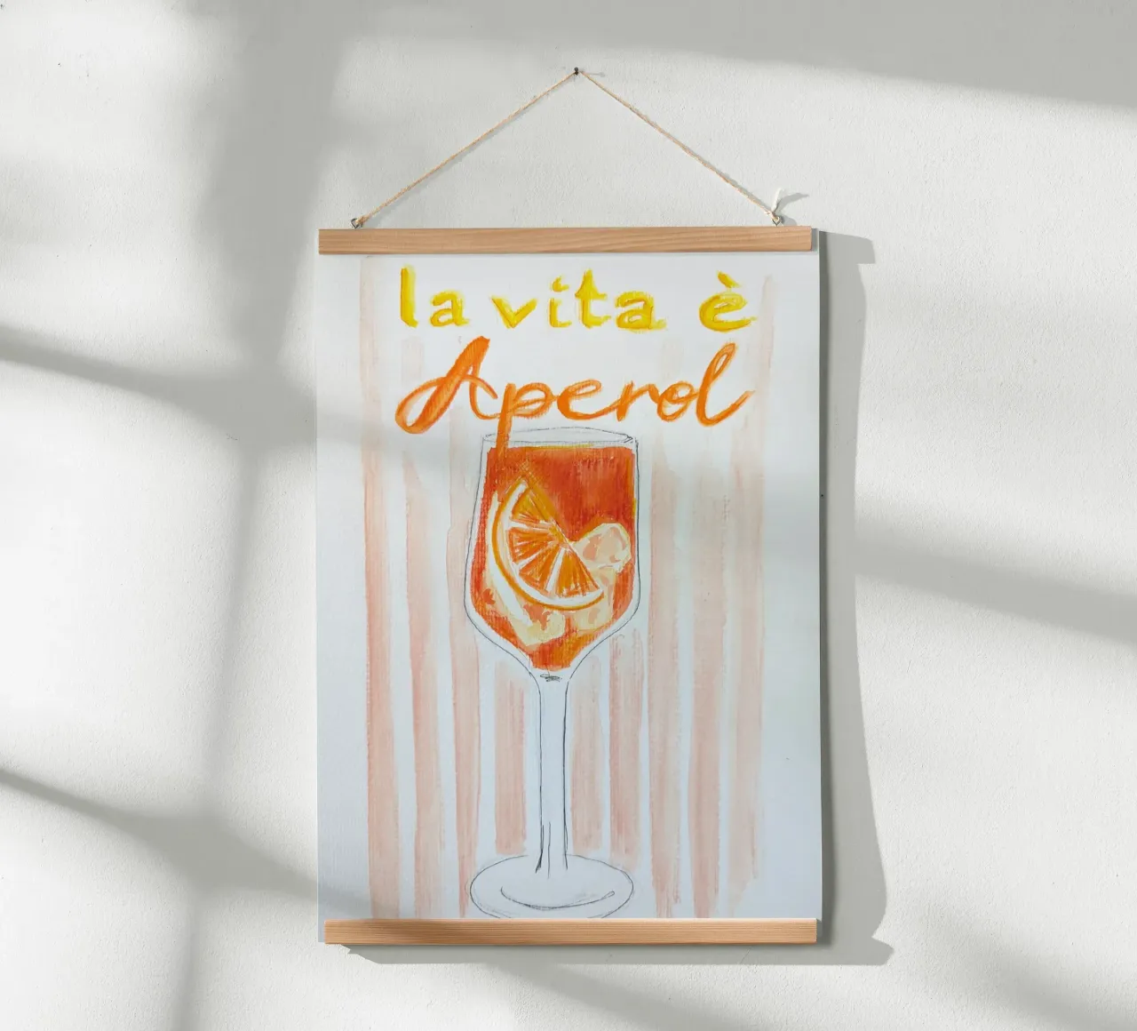 La vita è Aperol poster con telaio in legno da sum2proveDesign