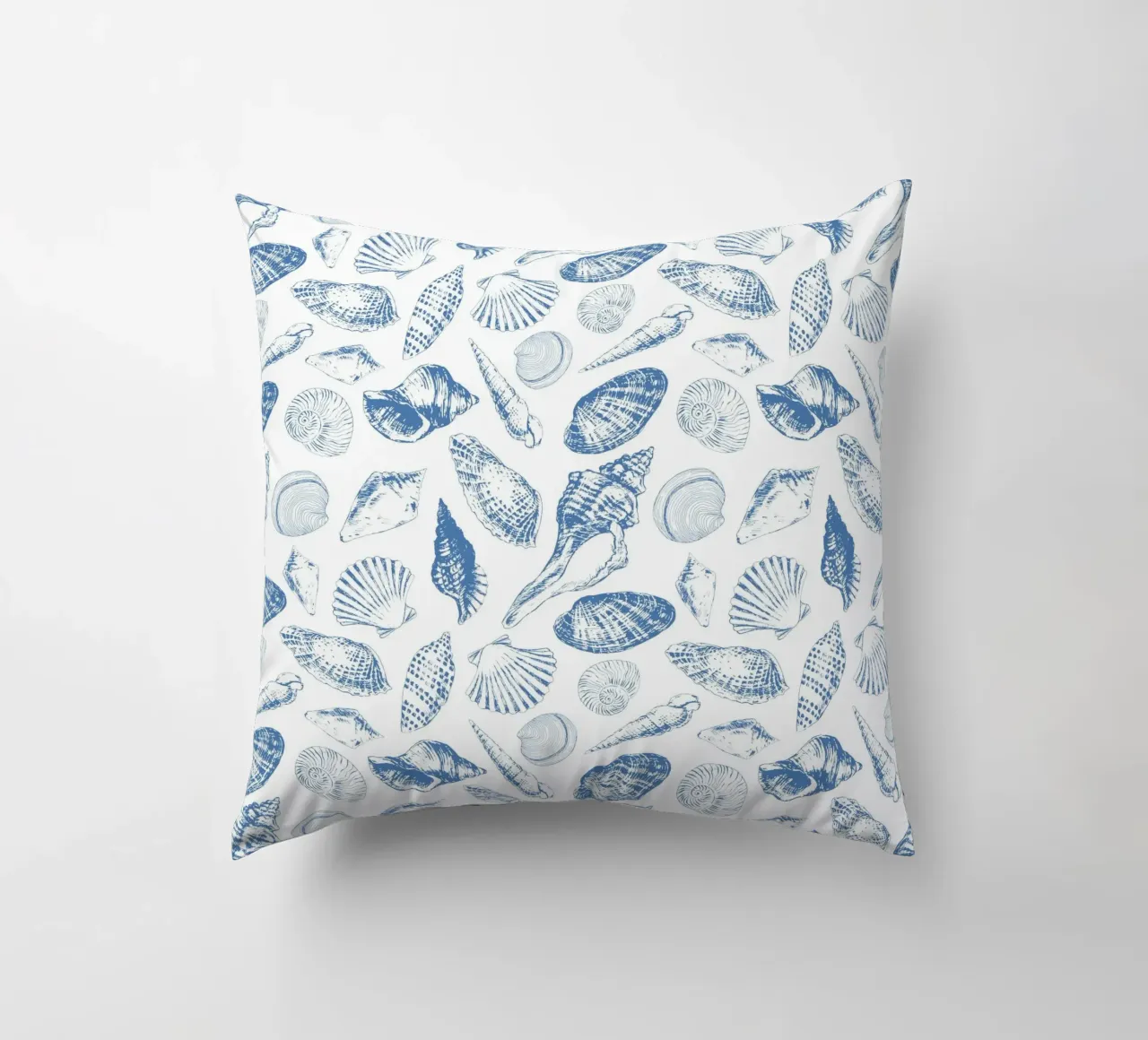 Creature subacquee tropicali in blu e bianco cuscino da Painted Nature
