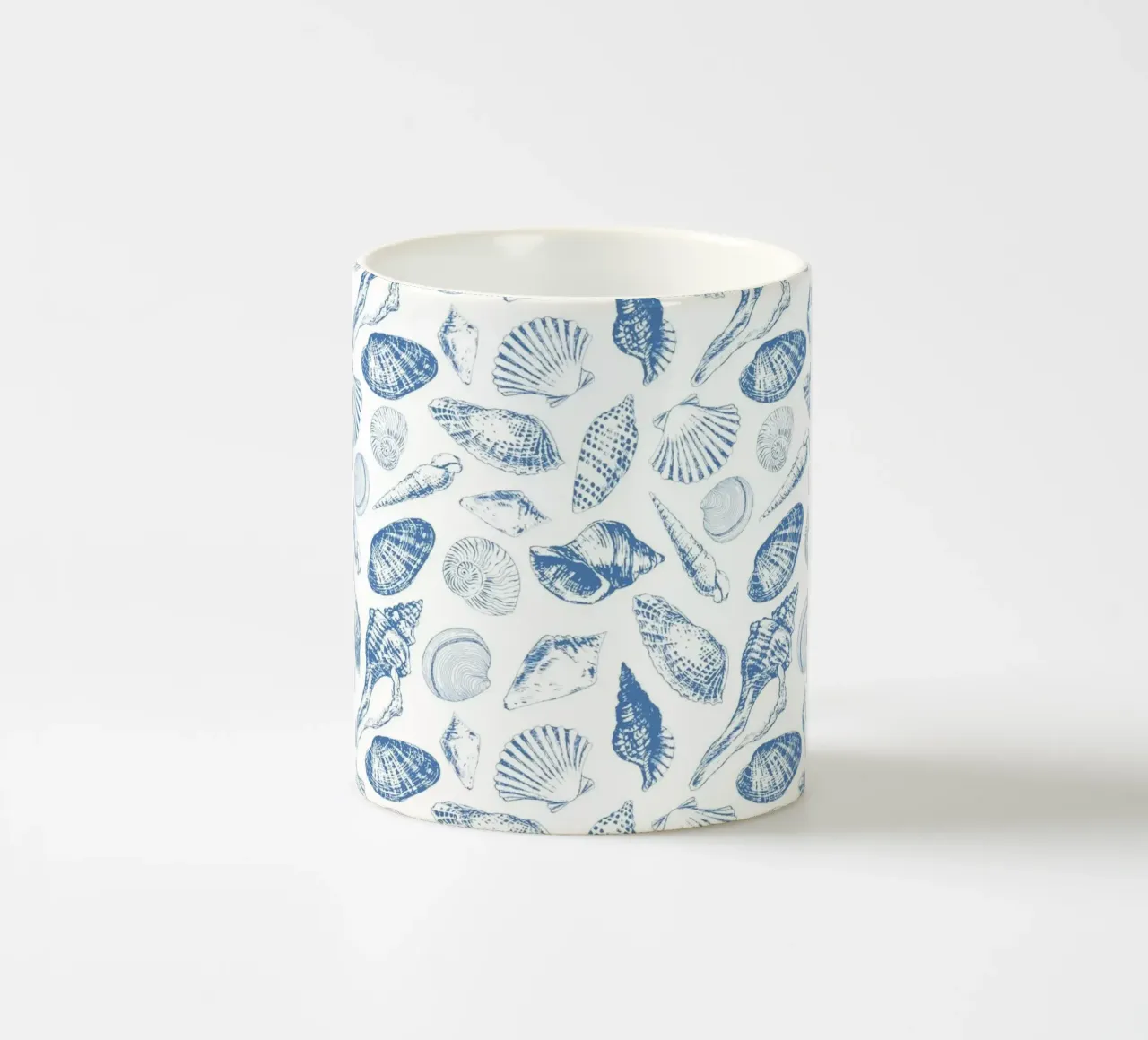 Creature subacquee tropicali in blu e bianco tazza in ceramica da Painted Nature