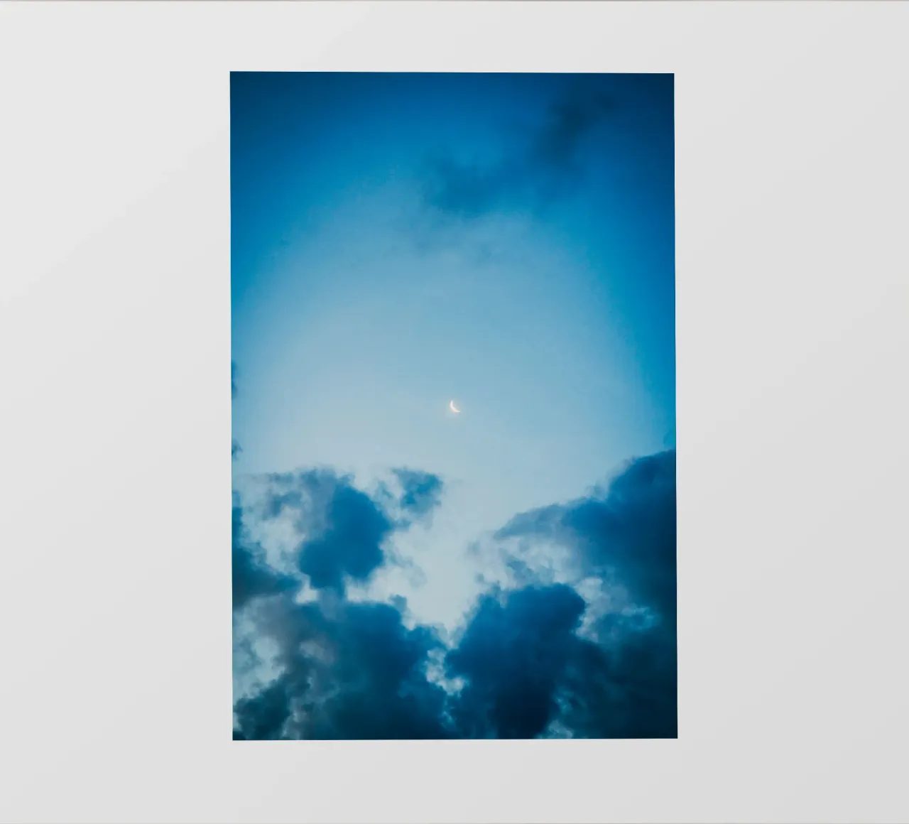 nuvole di luna crescente pellicola backlit da Earthly Visions