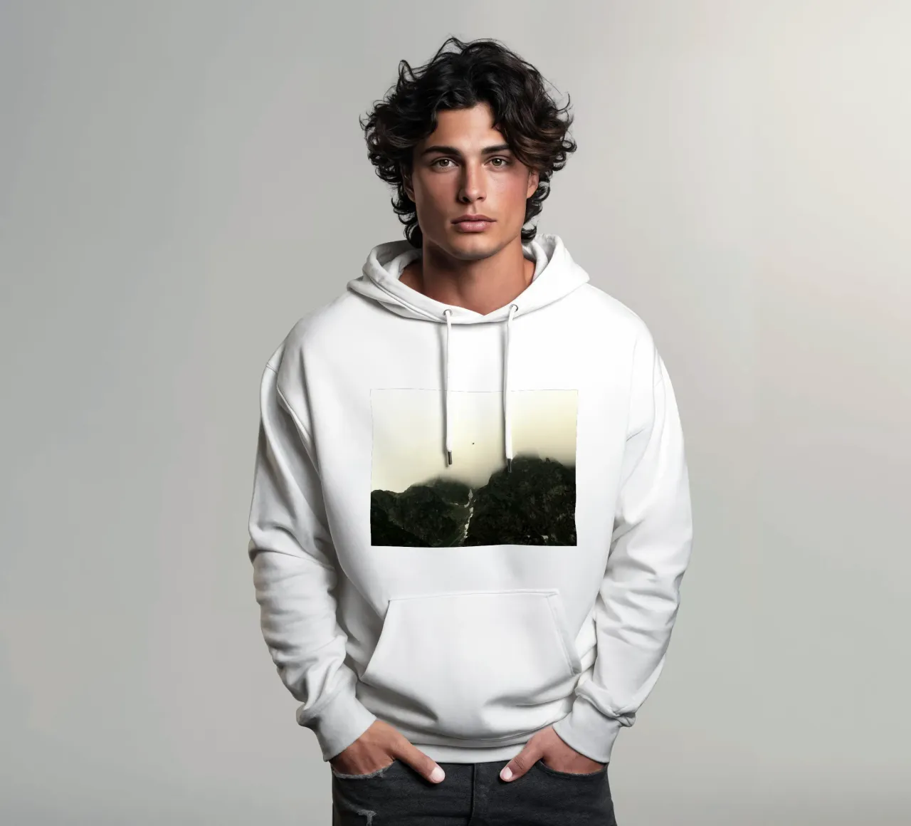 nebbia in montagna felpa con cappuccio da Earthly Visions