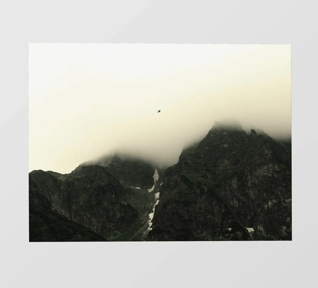 nebbia in montagna pellicola backlit da Earthly Visions