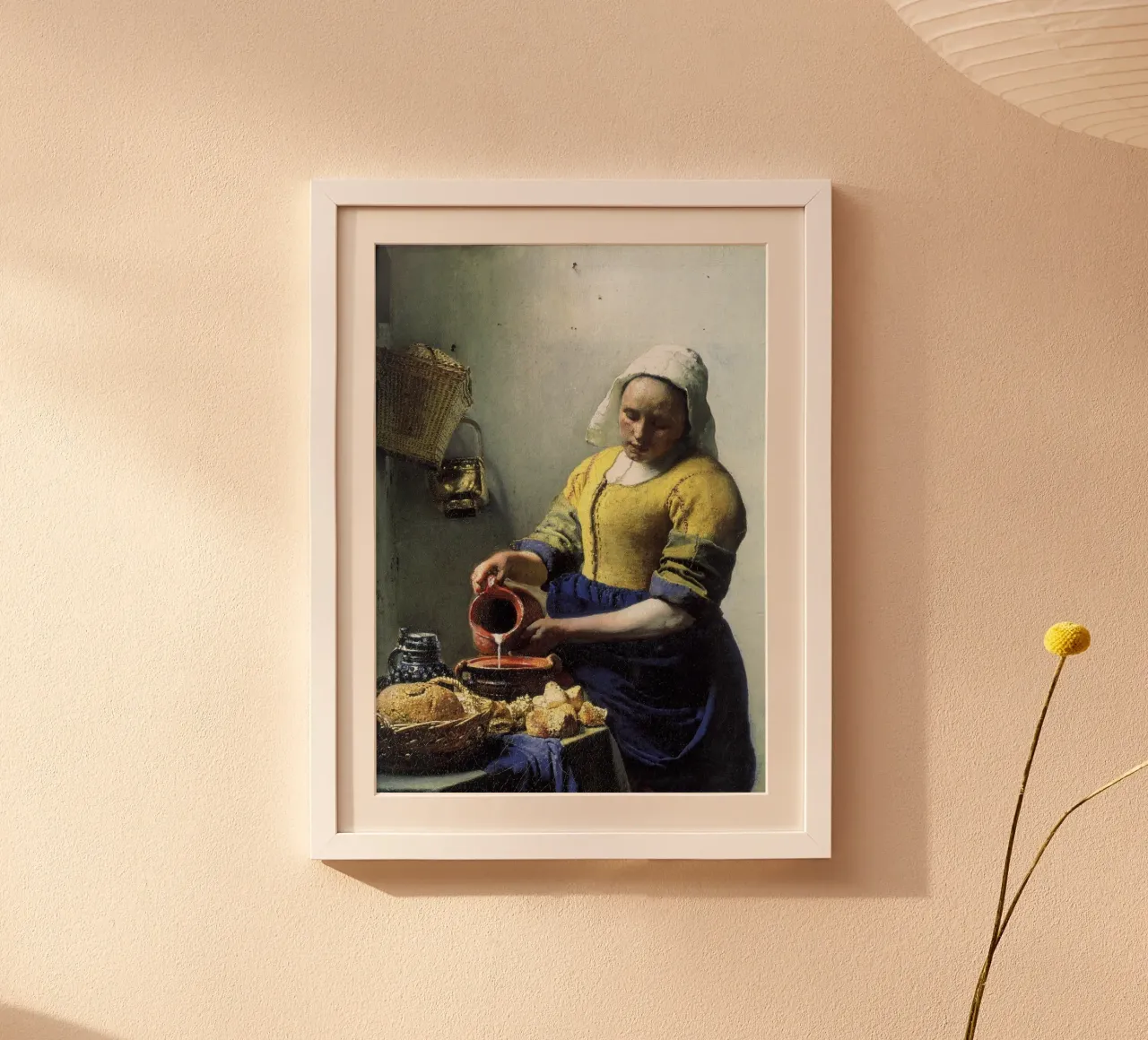 versare il latte da una brocca poster da walker shop