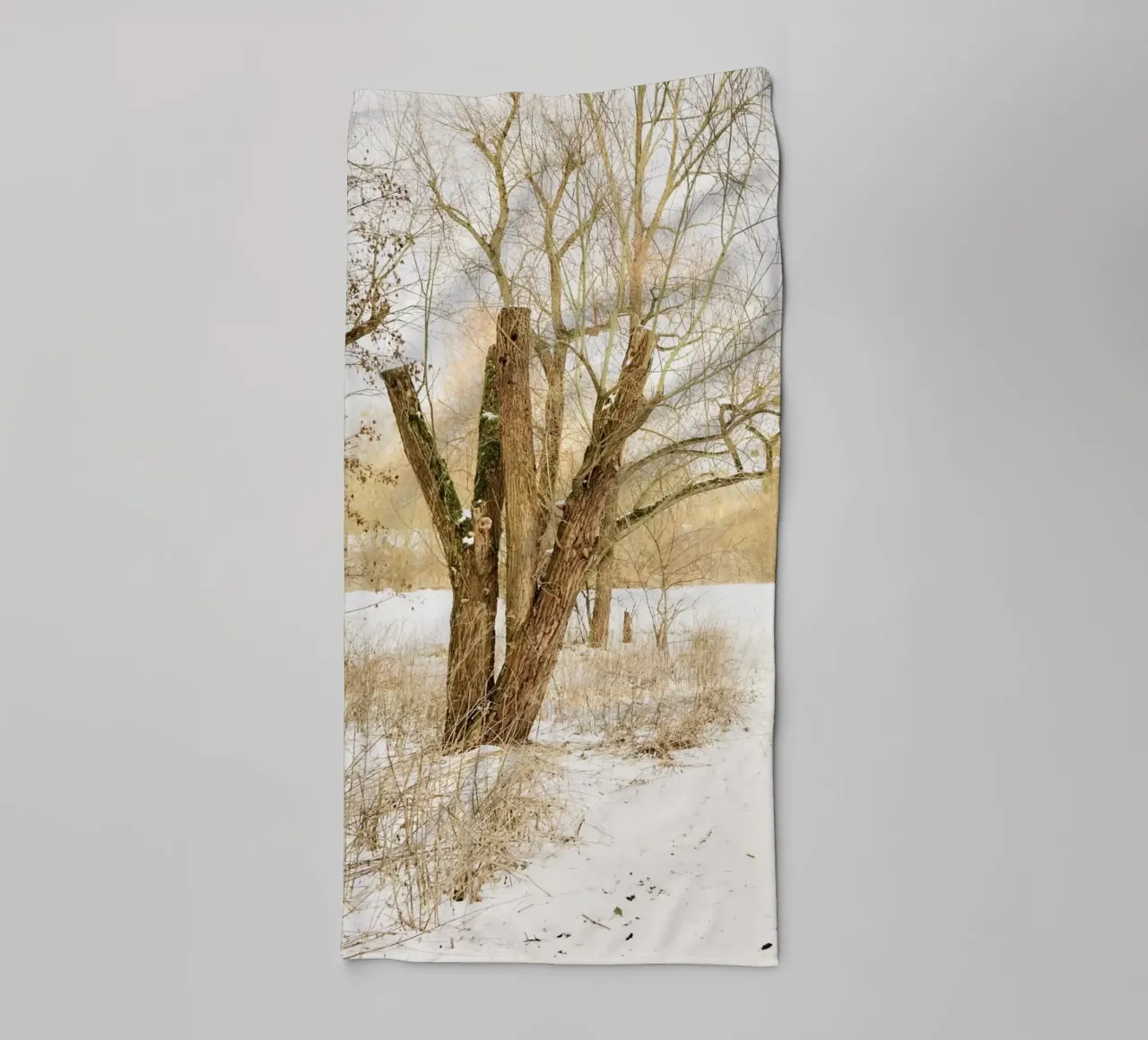 Arbres du parc des neiges serviette de bain de KISSA STUDIO