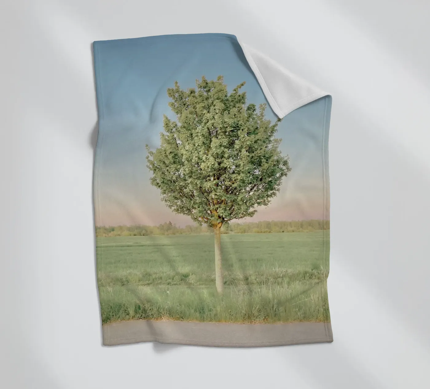 Spring Tree Fleecedecke von KISSA STUDIO