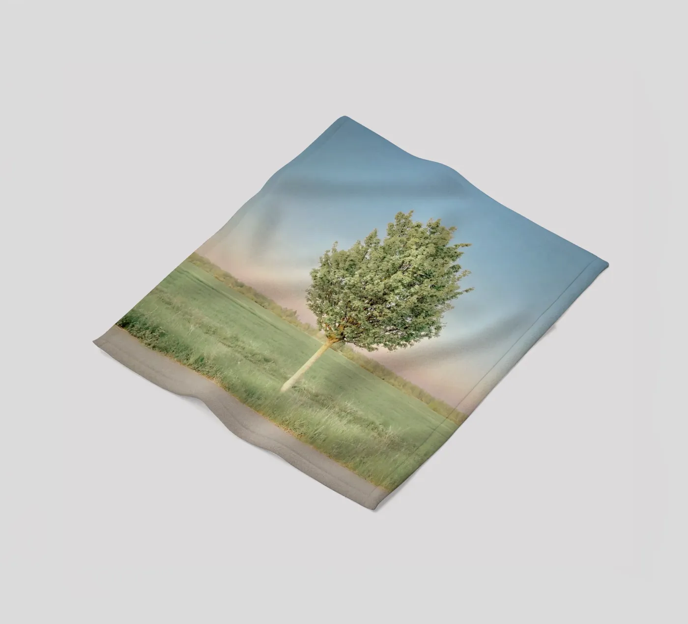 Spring Tree Fleecedecke von KISSA STUDIO