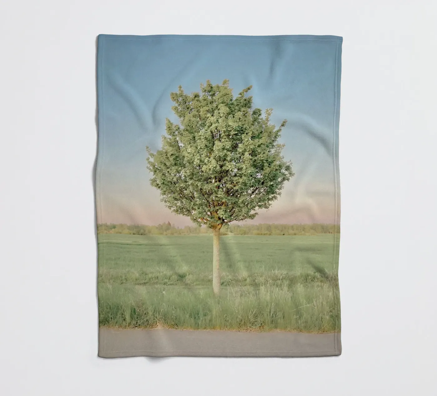 Spring Tree Fleecedecke von KISSA STUDIO