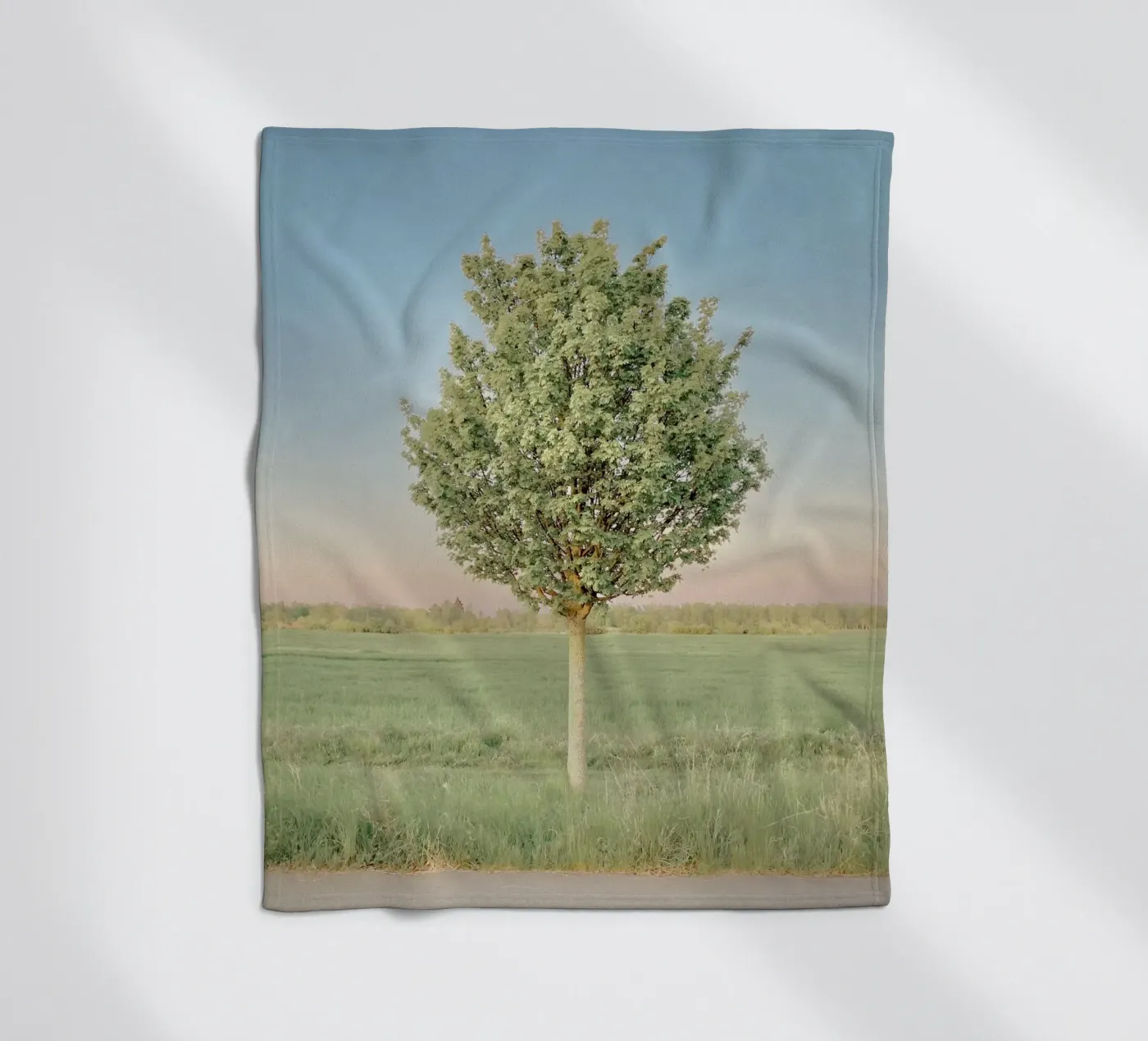 Spring Tree Fleecedecke von KISSA STUDIO