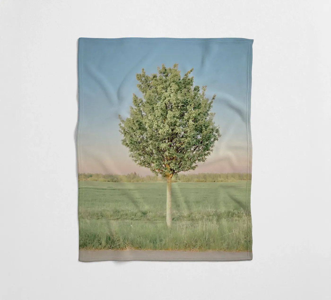 Spring Tree Fleecedecke von KISSA STUDIO
