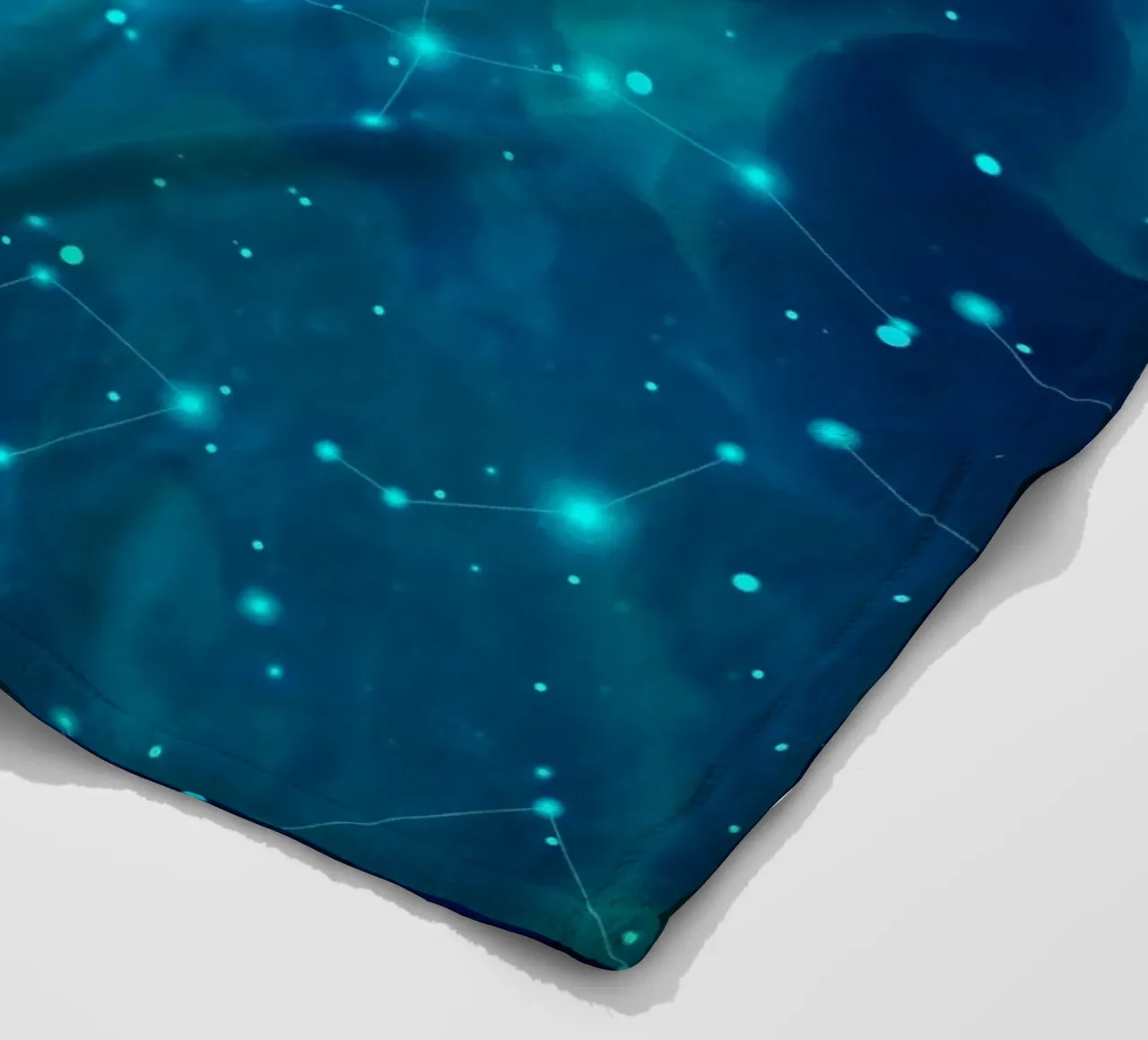 Indigo Nebula coperta in pile da Vivi Nicolin