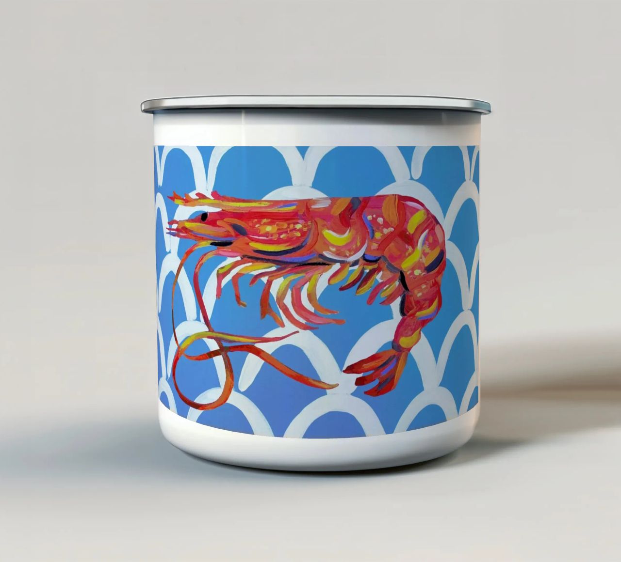 Prawn On Blue Wavey tazza in smalto da Alice Straker
