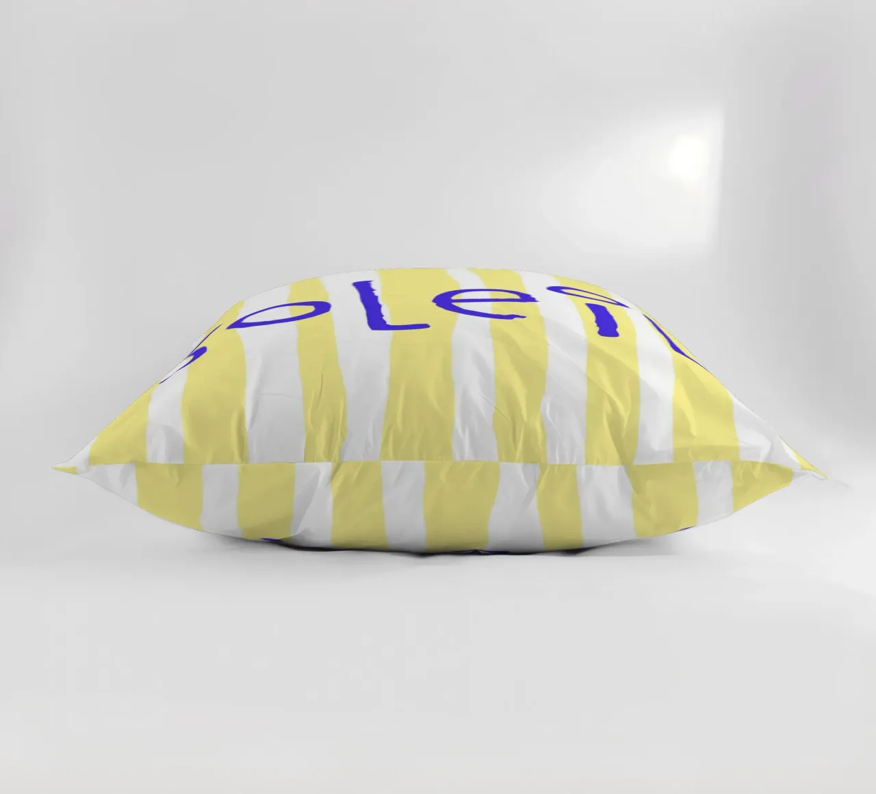 Soleil. cuscino da FRICKE DESIGN