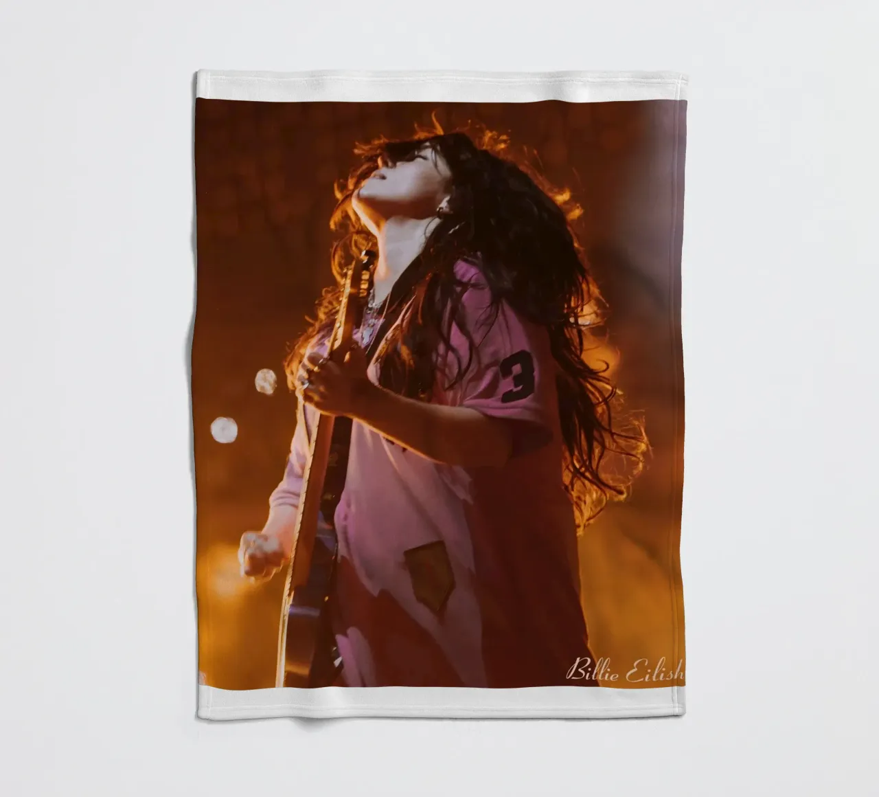 Suonare la chitarra - Billie Eilish coperta in pile da AudioLibrary